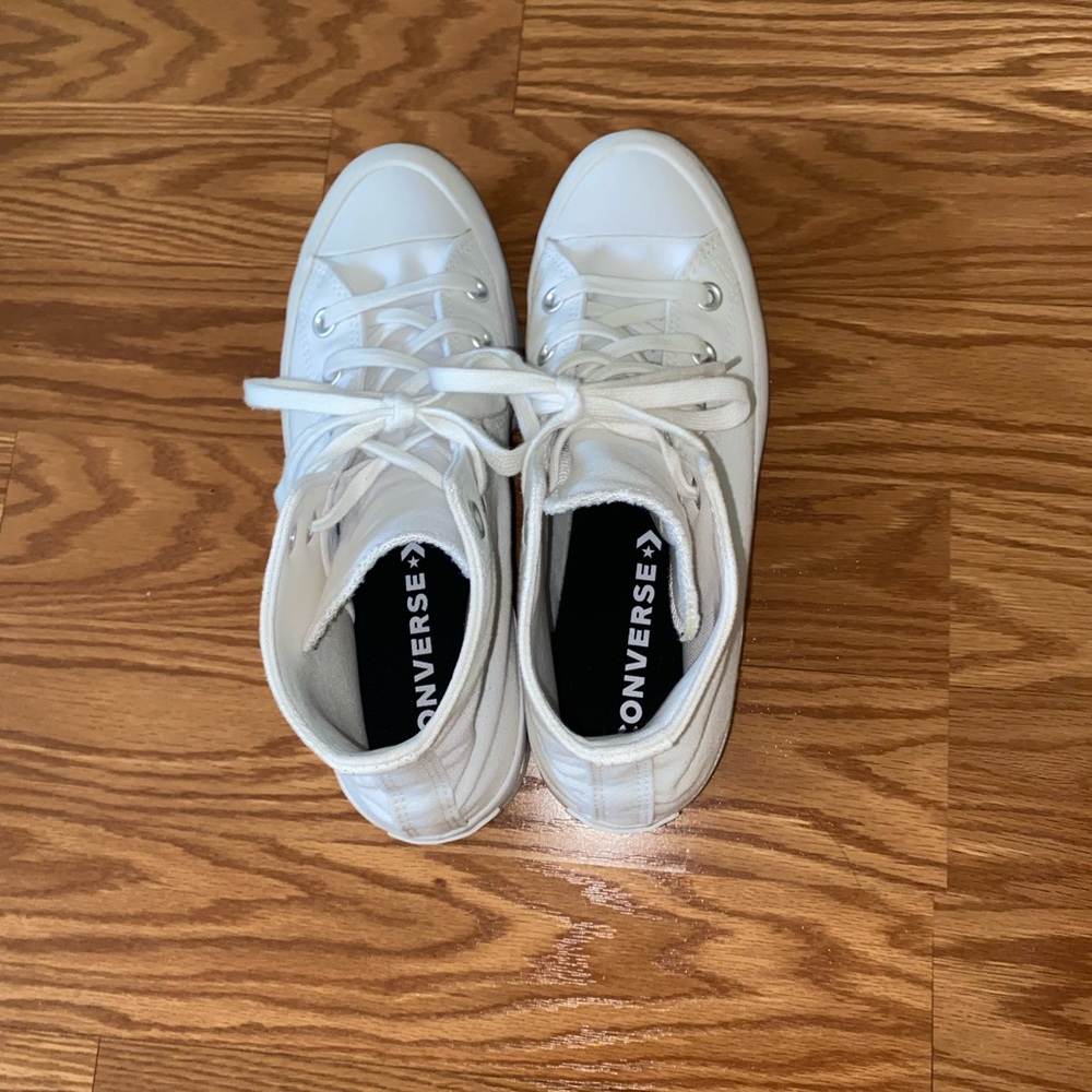 white chuck taylor all star lugged converses